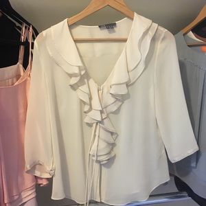 Vince White Ruffle Long Sleeve Blouse Size 6